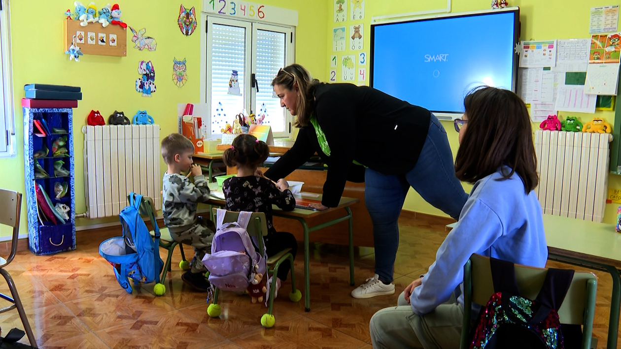 Canedo se moviliza para evitar el cierre de su escuela el próximo curso