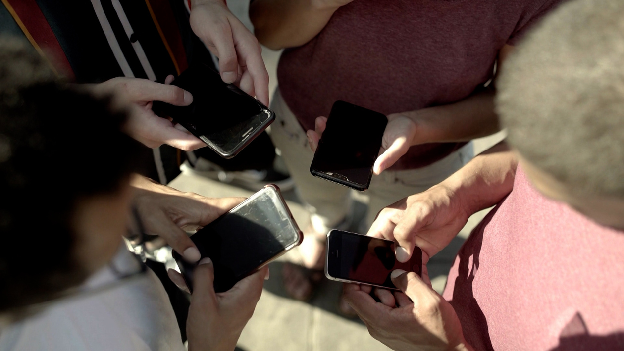 Los riesgos legales en los grupos de WhatsApp de padres: de las fotos compartidas a las sanciones por vulnerar la intimidad